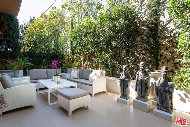 13023 Montana Avenue 104, Los Angeles, CA 90049