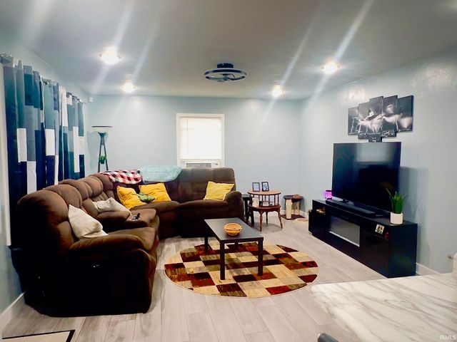 1329 Fremont Street, South Bend, IN 46628