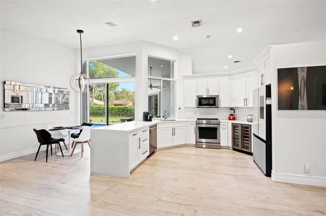 765 Bayside Ln, Weston, FL 33326