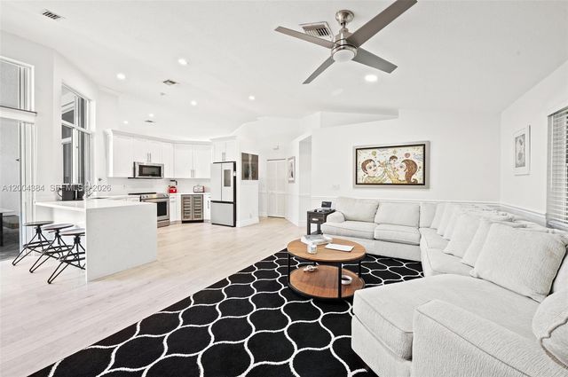 765 Bayside Ln, Weston, FL 33326