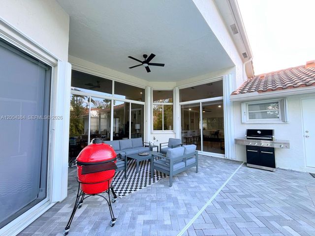 765 Bayside Ln, Weston, FL 33326