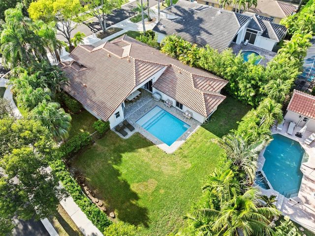 765 Bayside Ln, Weston, FL 33326