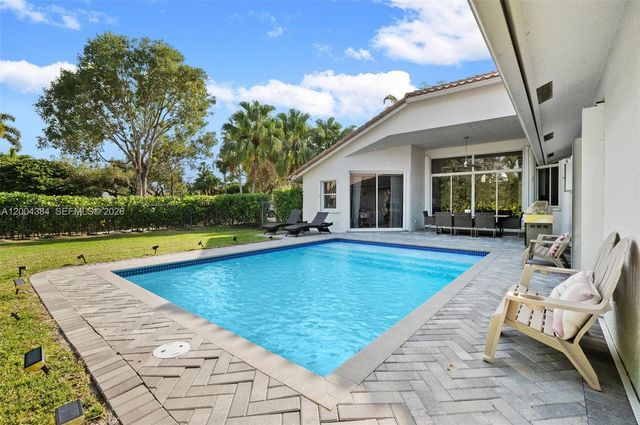 765 Bayside Ln, Weston, FL 33326