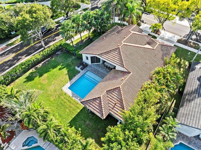 765 Bayside Ln, Weston, FL 33326