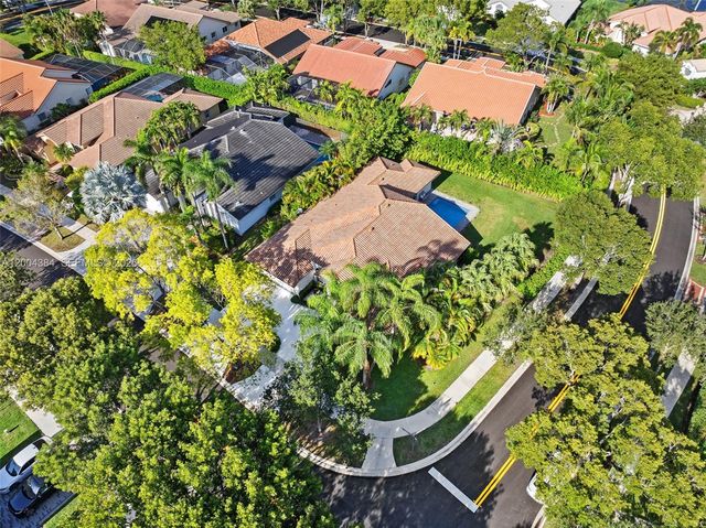765 Bayside Ln, Weston, FL 33326