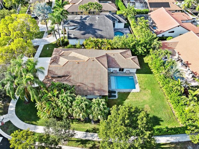 765 Bayside Ln, Weston, FL 33326