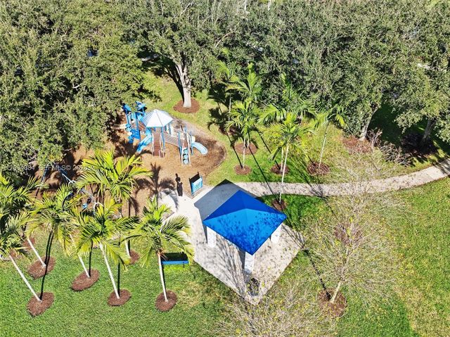 765 Bayside Ln, Weston, FL 33326