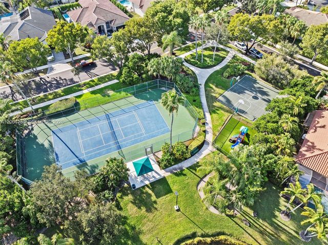 765 Bayside Ln, Weston, FL 33326