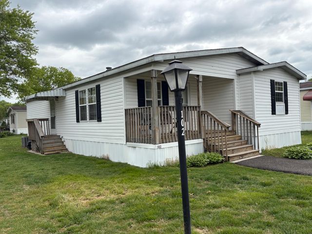 102 ROBIN DR, West Deptford, NJ 08066