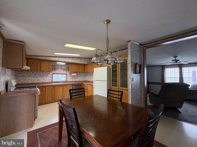 102 ROBIN DR, West Deptford, NJ 08066