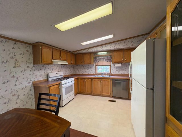 102 ROBIN DR, West Deptford, NJ 08066
