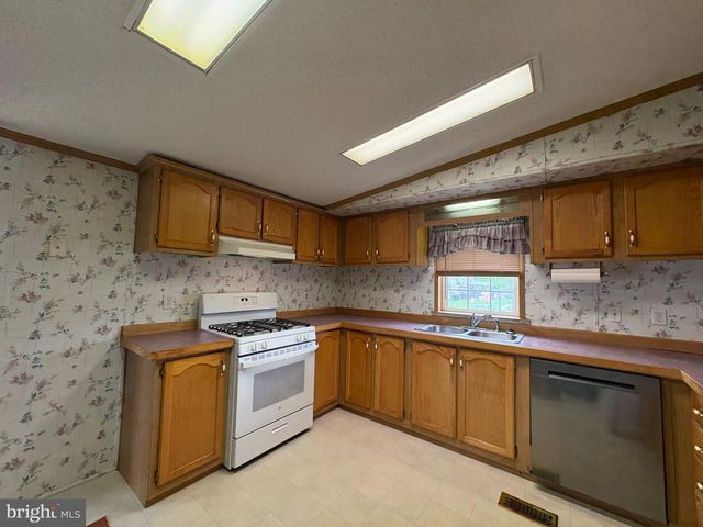 102 ROBIN DR, West Deptford, NJ 08066