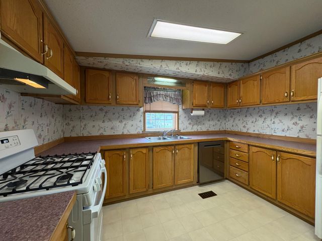 102 ROBIN DR, West Deptford, NJ 08066