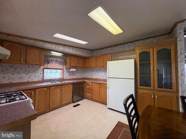 102 ROBIN DR, West Deptford, NJ 08066