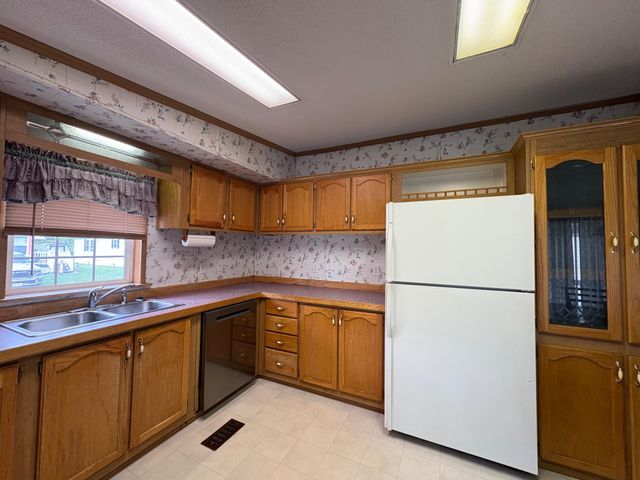 102 ROBIN DR, West Deptford, NJ 08066