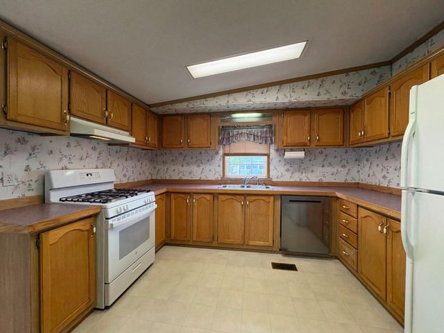 102 ROBIN DR, West Deptford, NJ 08066