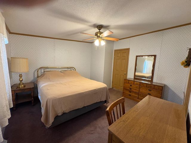 102 ROBIN DR, West Deptford, NJ 08066
