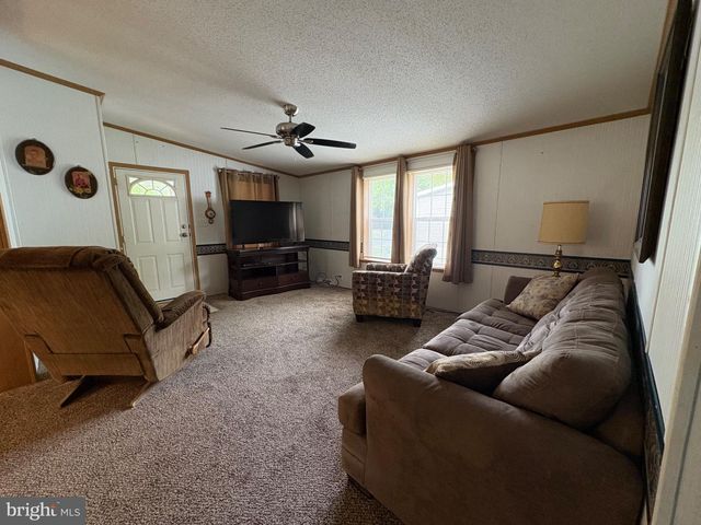 102 ROBIN DR, West Deptford, NJ 08066