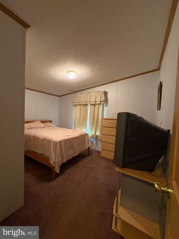 102 ROBIN DR, West Deptford, NJ 08066