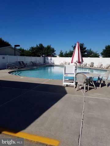 102 ROBIN DR, West Deptford, NJ 08066