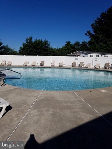 102 ROBIN DR, West Deptford, NJ 08066