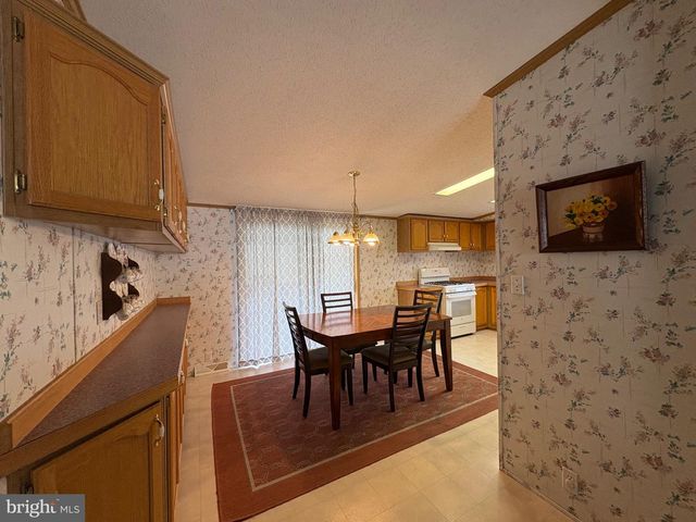 102 ROBIN DR, West Deptford, NJ 08066