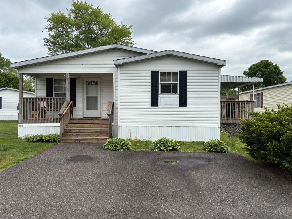 102 ROBIN DR, West Deptford, NJ 08066