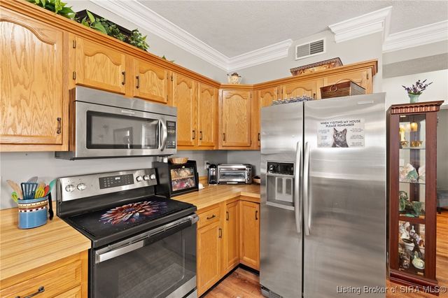 925 E 7th Street 101, Jeffersonville, IN 47130