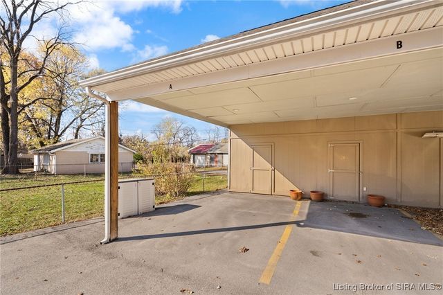 925 E 7th Street 101, Jeffersonville, IN 47130