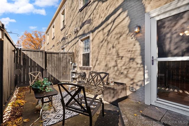 925 E 7th Street 101, Jeffersonville, IN 47130