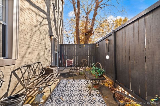 925 E 7th Street 101, Jeffersonville, IN 47130