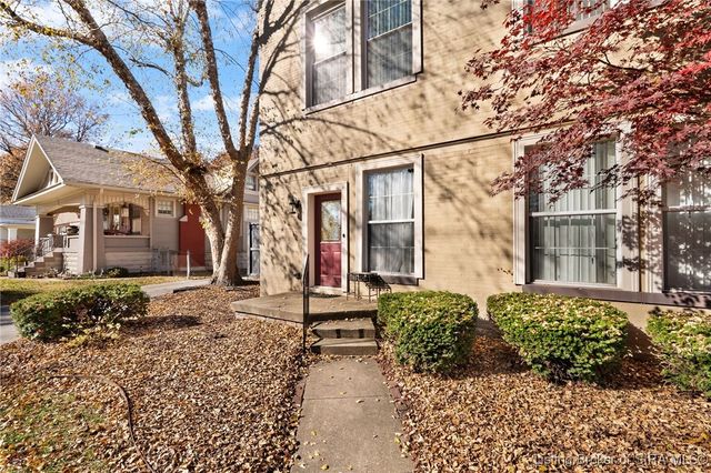 925 E 7th Street 101, Jeffersonville, IN 47130