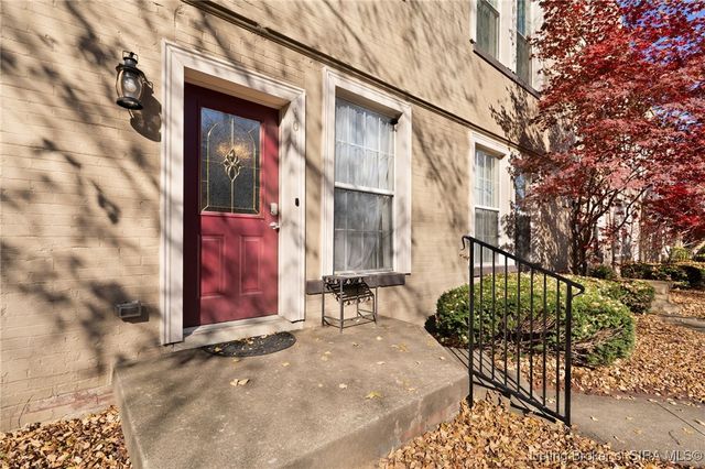 925 E 7th Street 101, Jeffersonville, IN 47130