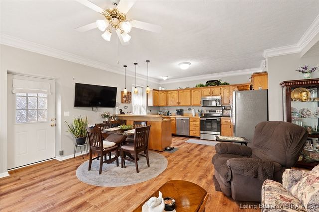 925 E 7th Street 101, Jeffersonville, IN 47130