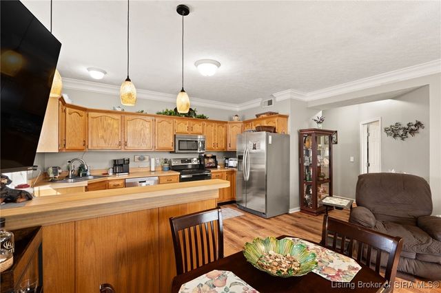 925 E 7th Street 101, Jeffersonville, IN 47130