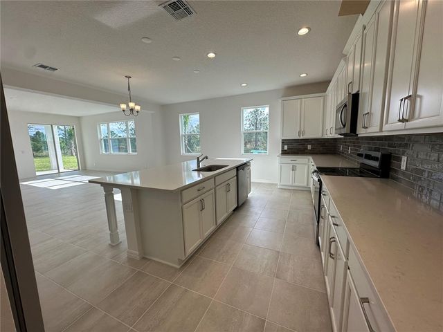 2000 BEEVALLEY WAY, Deland, FL 32724