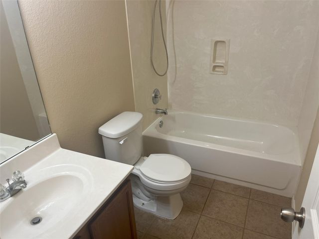 2276 Green Meadows LN, Buda, TX 78610