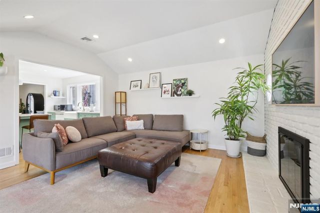 67 Woodland Avenue, Verona, NJ 07044