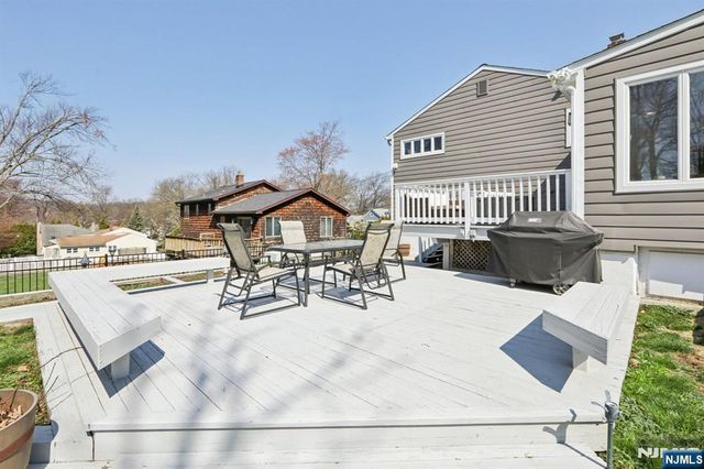 67 Woodland Avenue, Verona, NJ 07044
