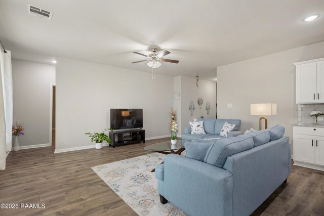 202 Rue Cordorcet, Youngsville, LA 70592