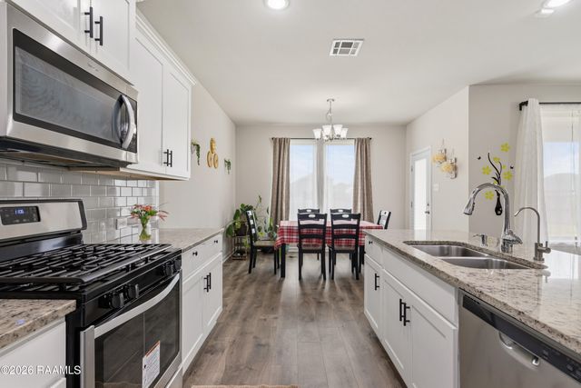 202 Rue Cordorcet, Youngsville, LA 70592