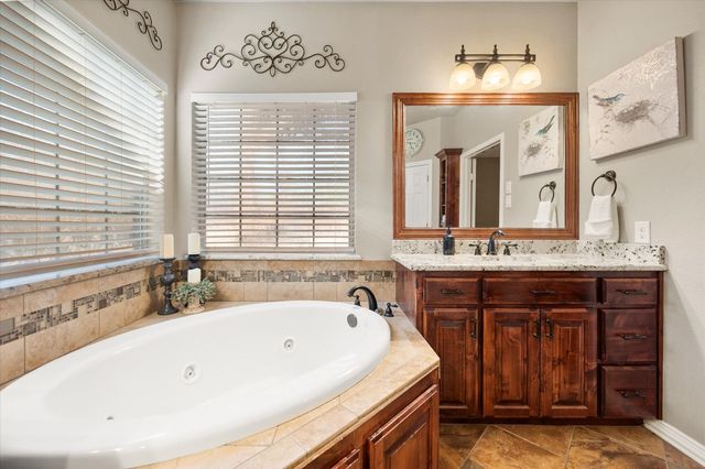 1018 Brook Arbor Drive, Mansfield, TX 76063