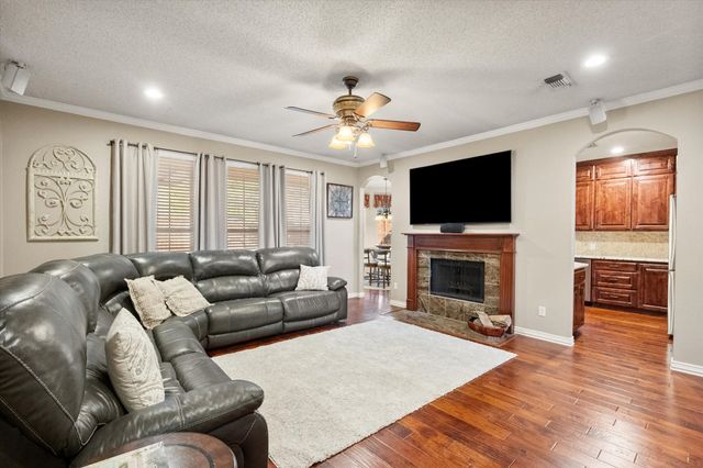 1018 Brook Arbor Drive, Mansfield, TX 76063