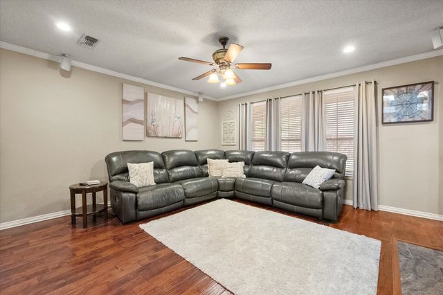 1018 Brook Arbor Drive, Mansfield, TX 76063