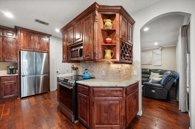 1018 Brook Arbor Drive, Mansfield, TX 76063