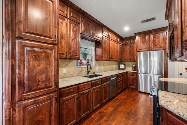 1018 Brook Arbor Drive, Mansfield, TX 76063