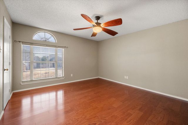 1018 Brook Arbor Drive, Mansfield, TX 76063