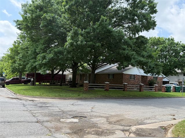 320 N Cleveland Avenue, Sherman, TX 75090