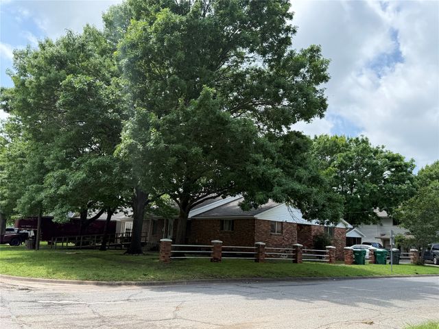 320 N Cleveland Avenue, Sherman, TX 75090