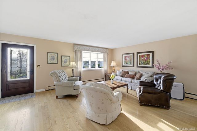 2575 Bayview Avenue, Wantagh, NY 11793